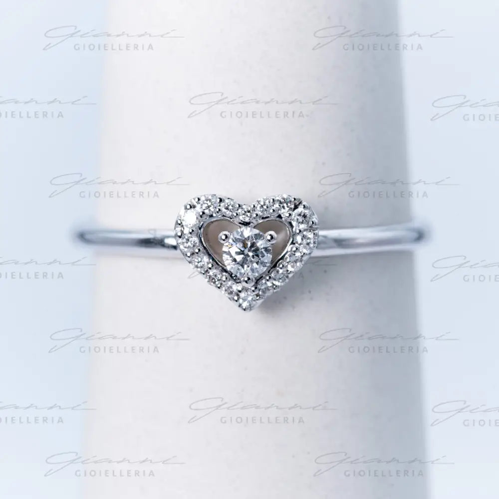 Anello Crivelli - Diamante e contorno a cuore di diamanti Anelli