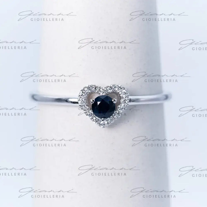 Anello Crivelli - Fantasia Cuore in Oro Bianco con Zaffiro e Diamanti Anelli
