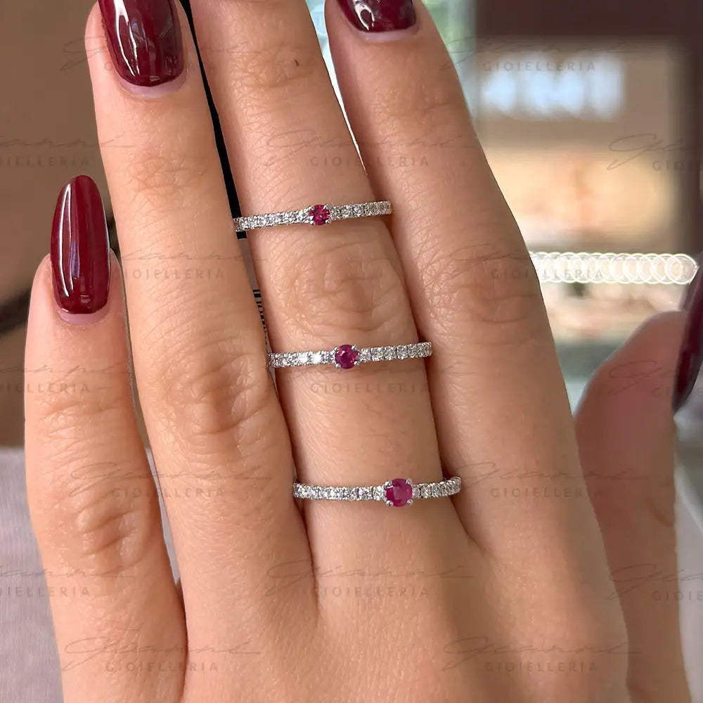 Anello Crivelli - Fedina in Oro Bianco con Diamanti e Rubino da 0,09 ct. Anelli