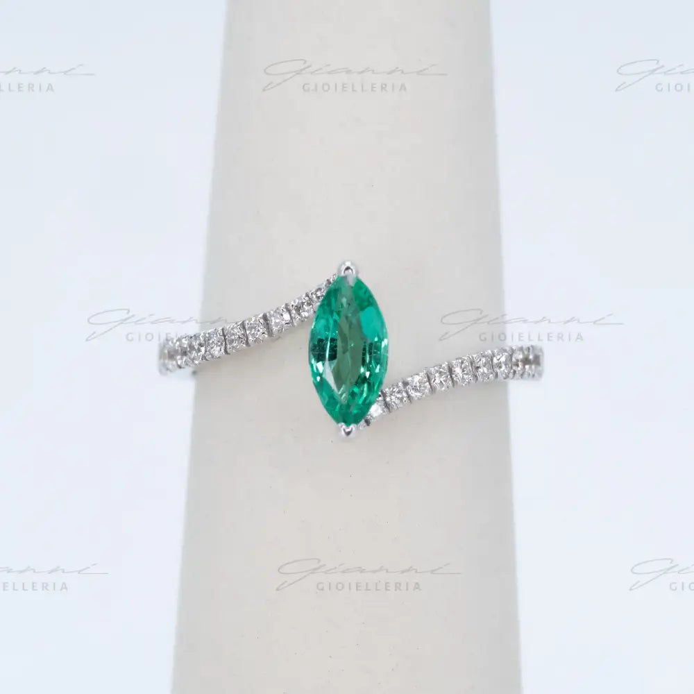 Anello Crivelli - Oro Bianco con Smeraldo Navette e Diamanti Anelli
