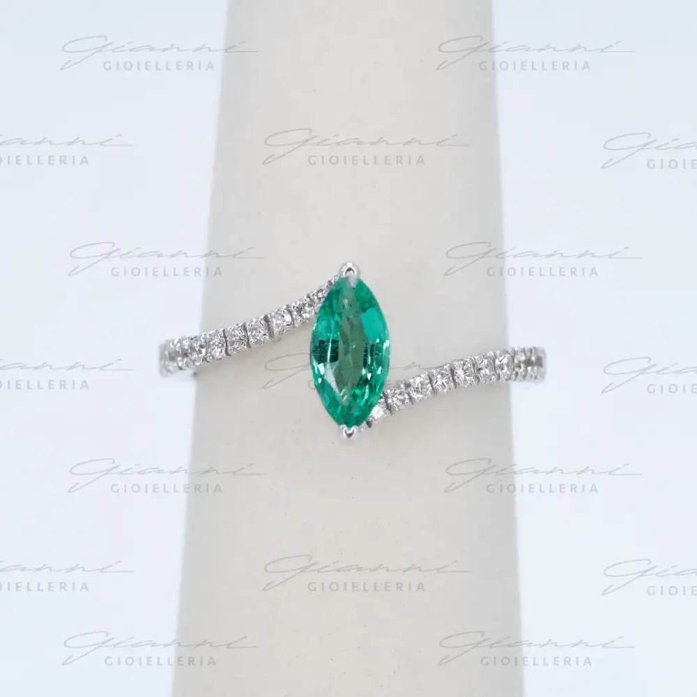 Anello Crivelli - Oro Bianco con Smeraldo Navette e Diamanti Anelli