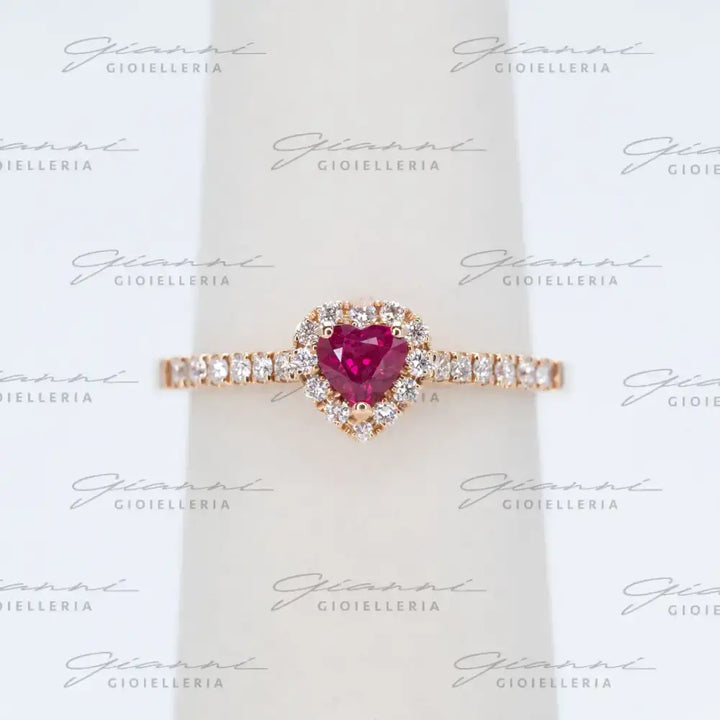 Anello Crivelli - Rubino taglio Cuore e contorno di Diamanti in Oro Rosa Anelli