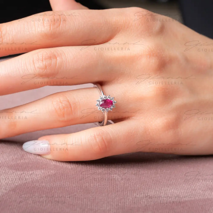 Anello Crivelli - Rubino taglio ovale ct. 0,68 e diamanti Anelli