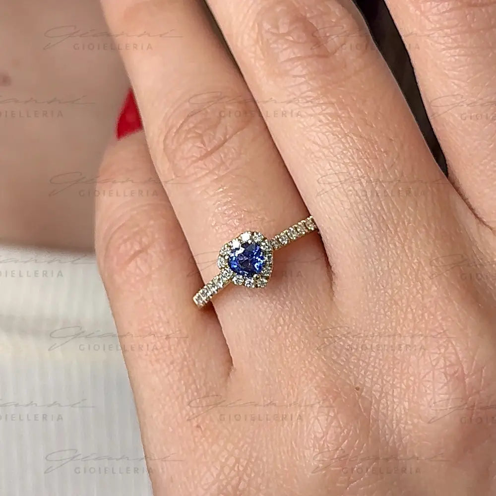 Anello Crivelli - Zaffiro taglio Cuore e contorno di Diamanti in Oro Rosa Anelli
