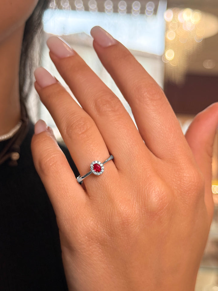 Anello Crivelli - "Kate" con Rubino 0,20 ct. e contorno di Diamanti in Oro Bianco