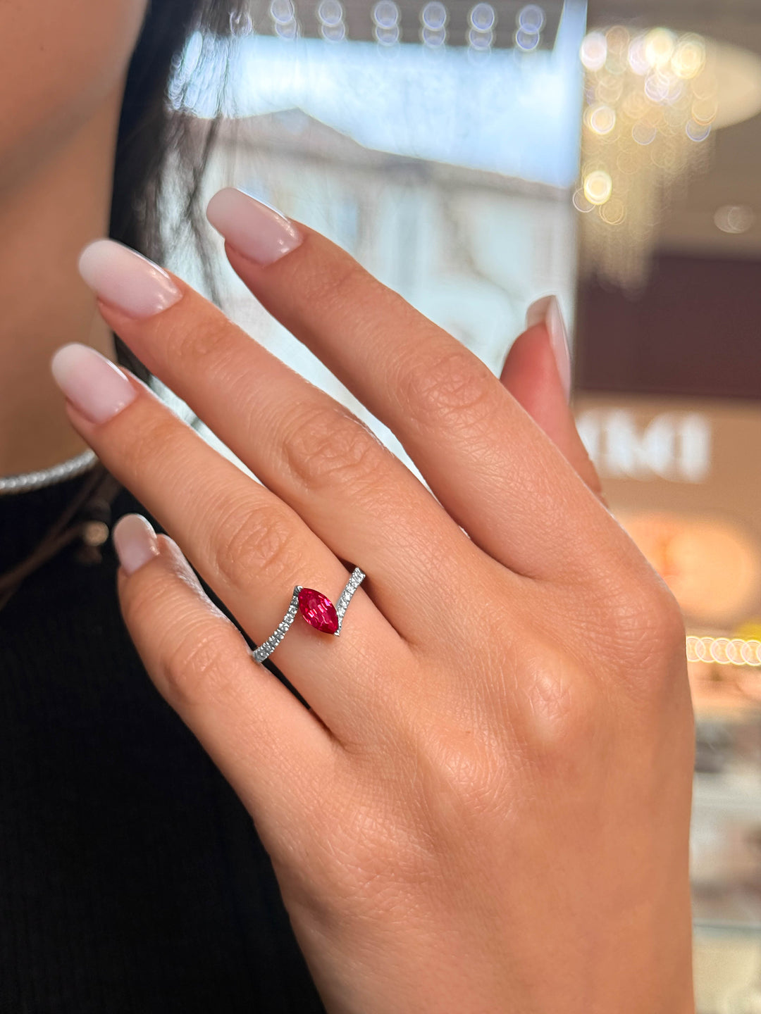 Anello Crivelli - Rubino taglio Navette in Oro Bianco con Diamanti