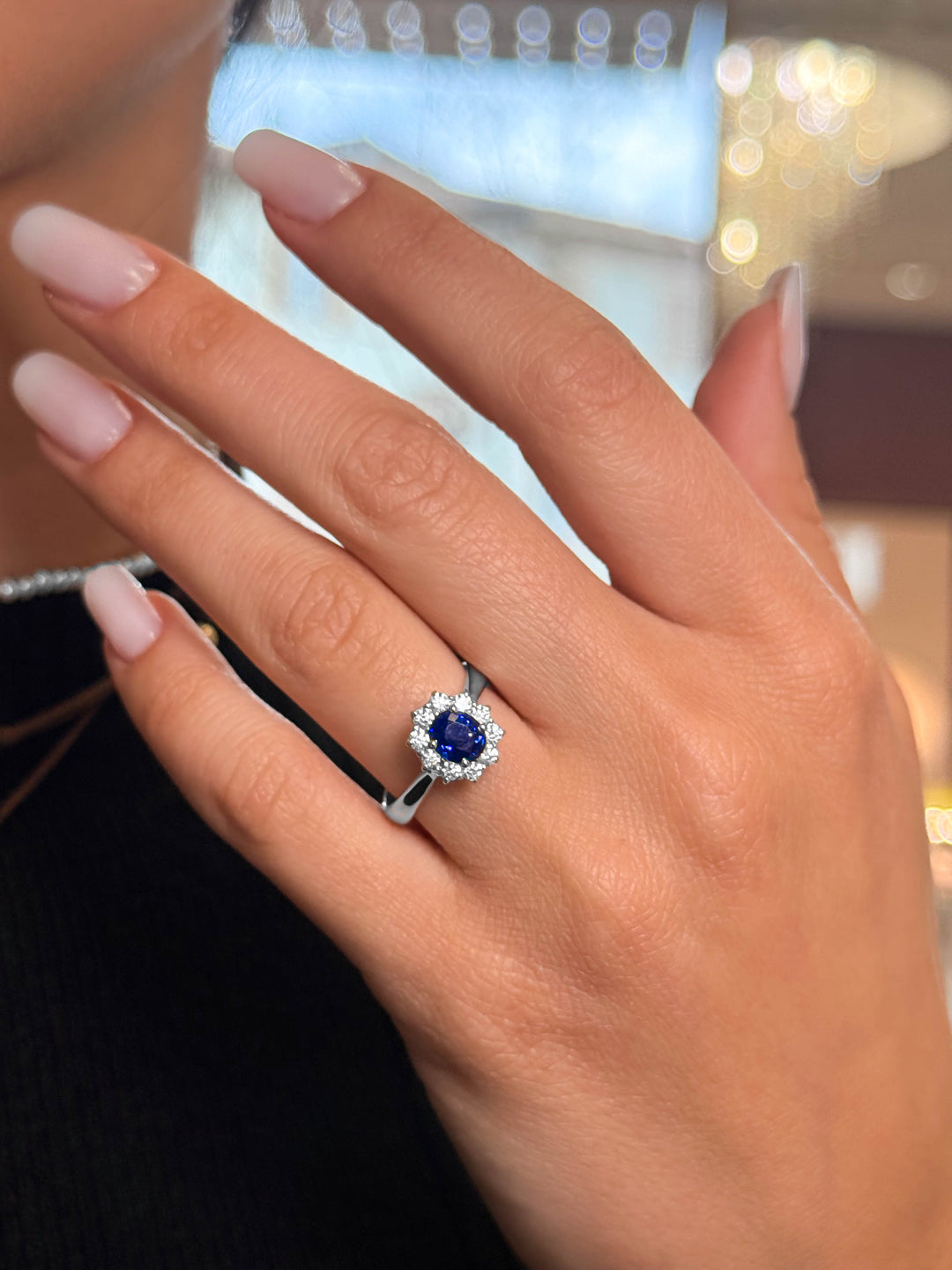 Anello Crivelli - "Kate" con Zaffiro 1,03 ct. e contorno di Diamanti in Oro Bianco