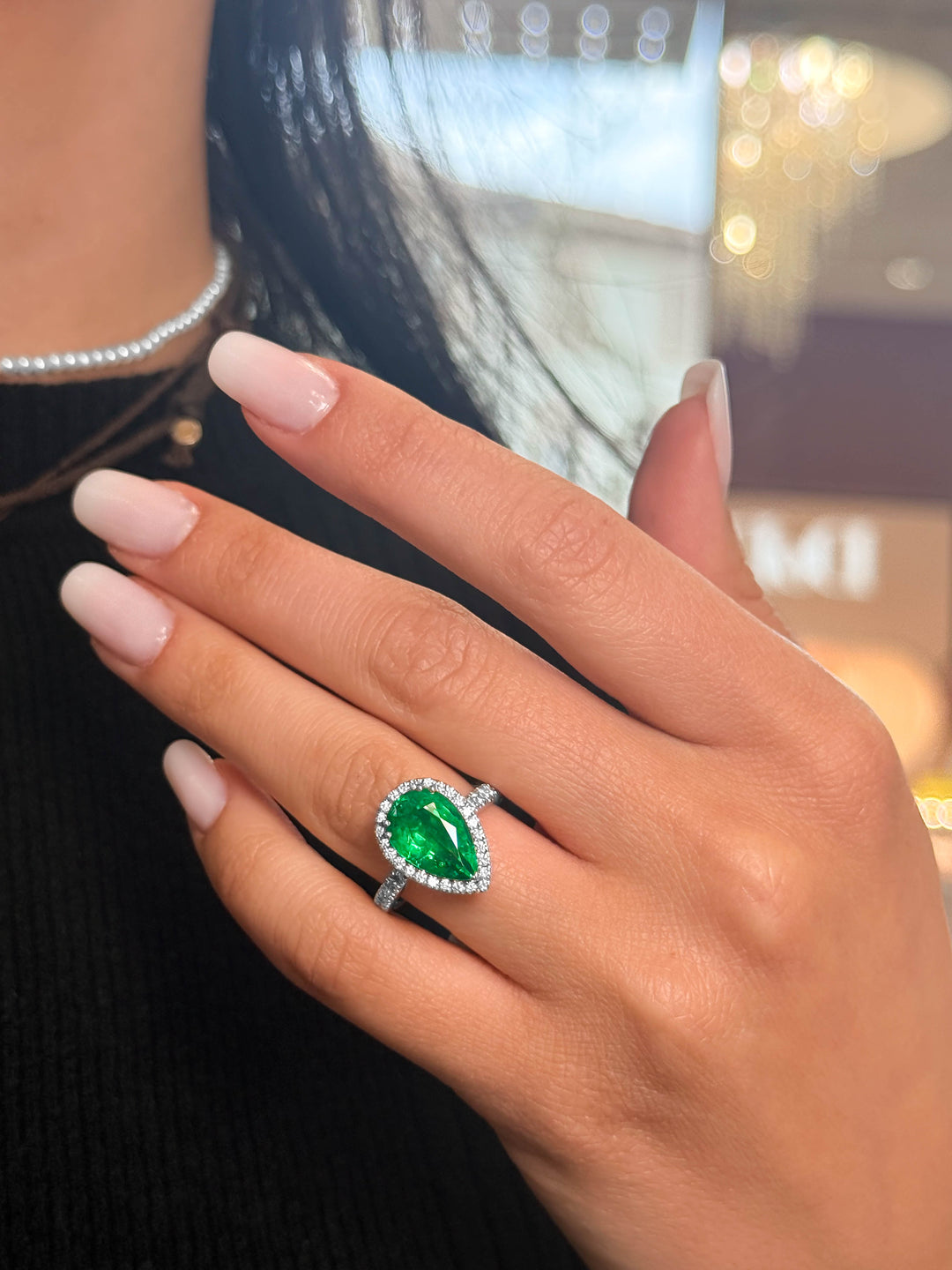 Anello Crivelli - Smeraldo Taglio Goccia da 3,35 ct. in Oro Bianco e Diamanti