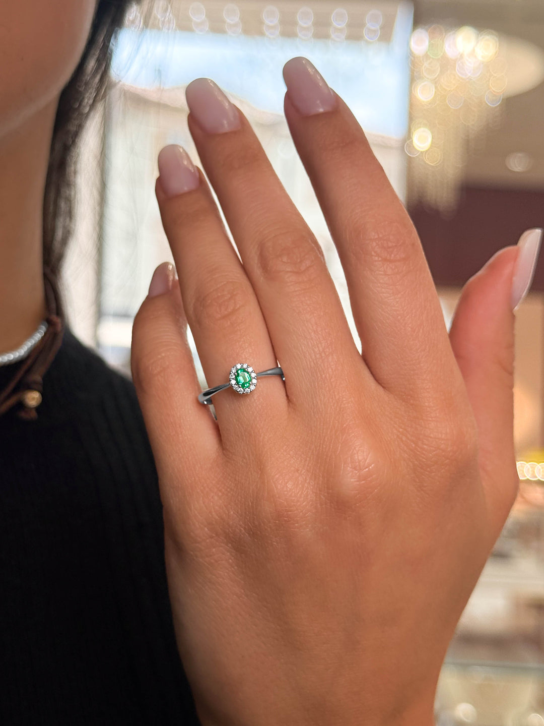 Anello Crivelli - "Kate" con Smeraldo 0,17 ct. e contorno di Diamanti in Oro Bianco