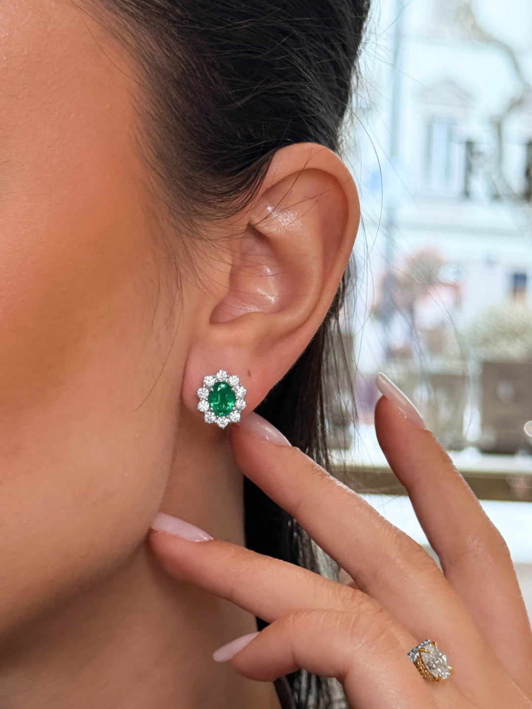 Orecchini Crivelli - "Kate" con Smeraldo 1,55 ct. e contorno di Diamanti in Oro Bianco