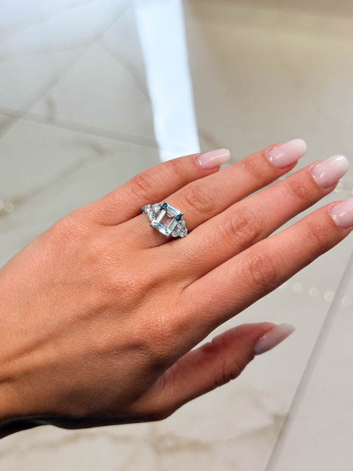 Anello Crivelli - Solitario in Oro Bianco con Acquamarina e Diamanti