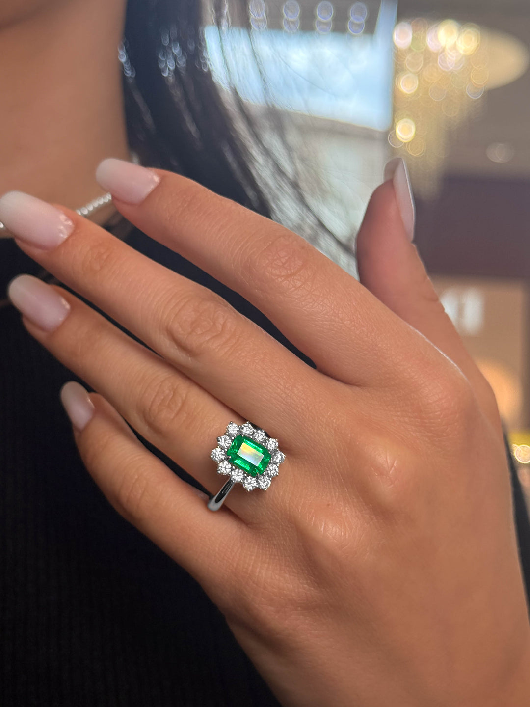 Anello Crivelli - Solitario in Oro Bianco con Diamanti e Smeraldo taglio Ottagonale da 1,92 Ct.