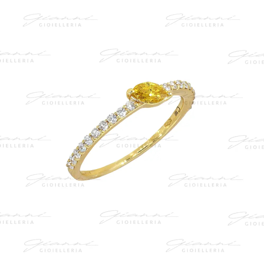 Anello Crivelli - Diamante Giallo taglio Navette con Diamanti laterali in Oro Giallo Anelli