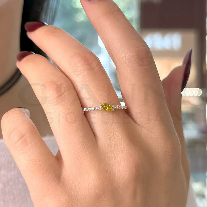 Anello Crivelli - Diamante Giallo taglio Navette con Diamanti laterali in Oro Giallo Anelli