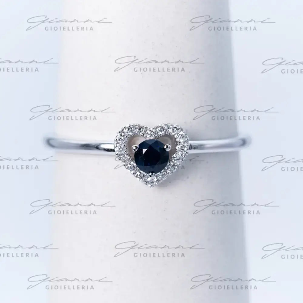 Anello Crivelli - Fantasia Cuore in Oro Bianco con Zaffiro e Diamanti Anelli