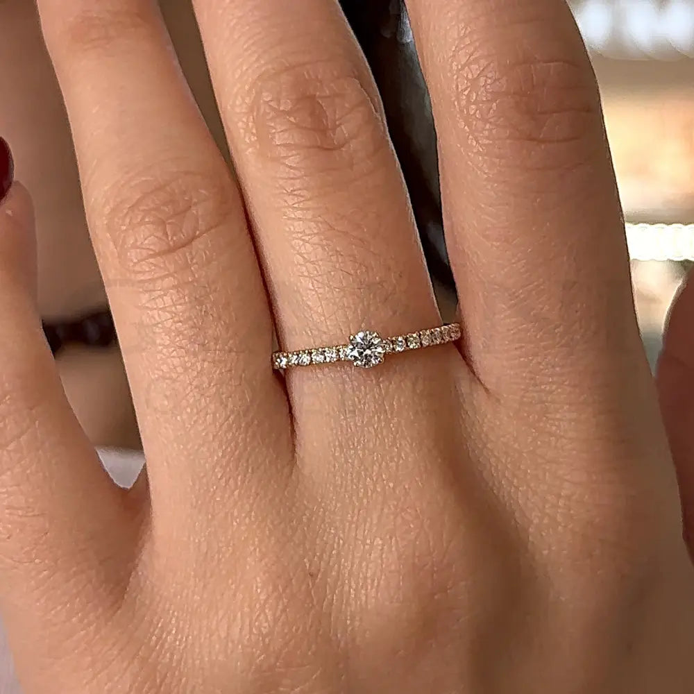 Anello Crivelli - Fedina in Oro Rosa con Diamanti laterali e Diamante centrale da 0,15 ct. Anelli
