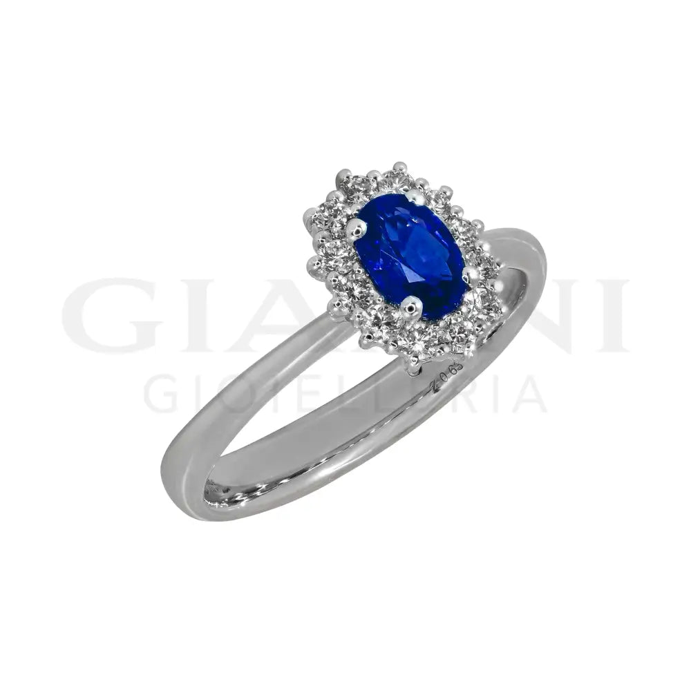 Anello Crivelli - ’Kate’ con Zaffiro 0,63 ct. e contorno di Diamanti in Oro Bianco Anelli