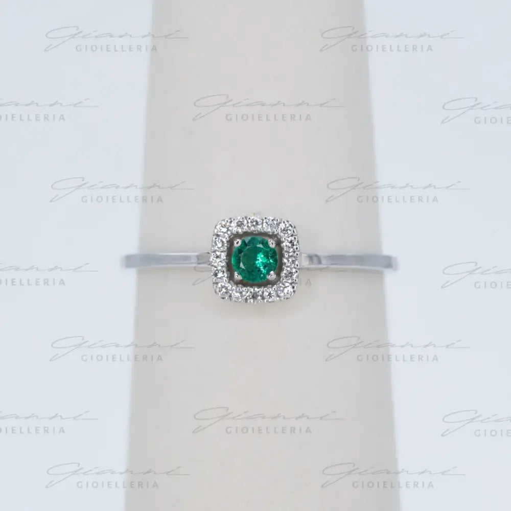 Anello Crivelli - Smeraldo centrale e contorno di diamanti Anelli