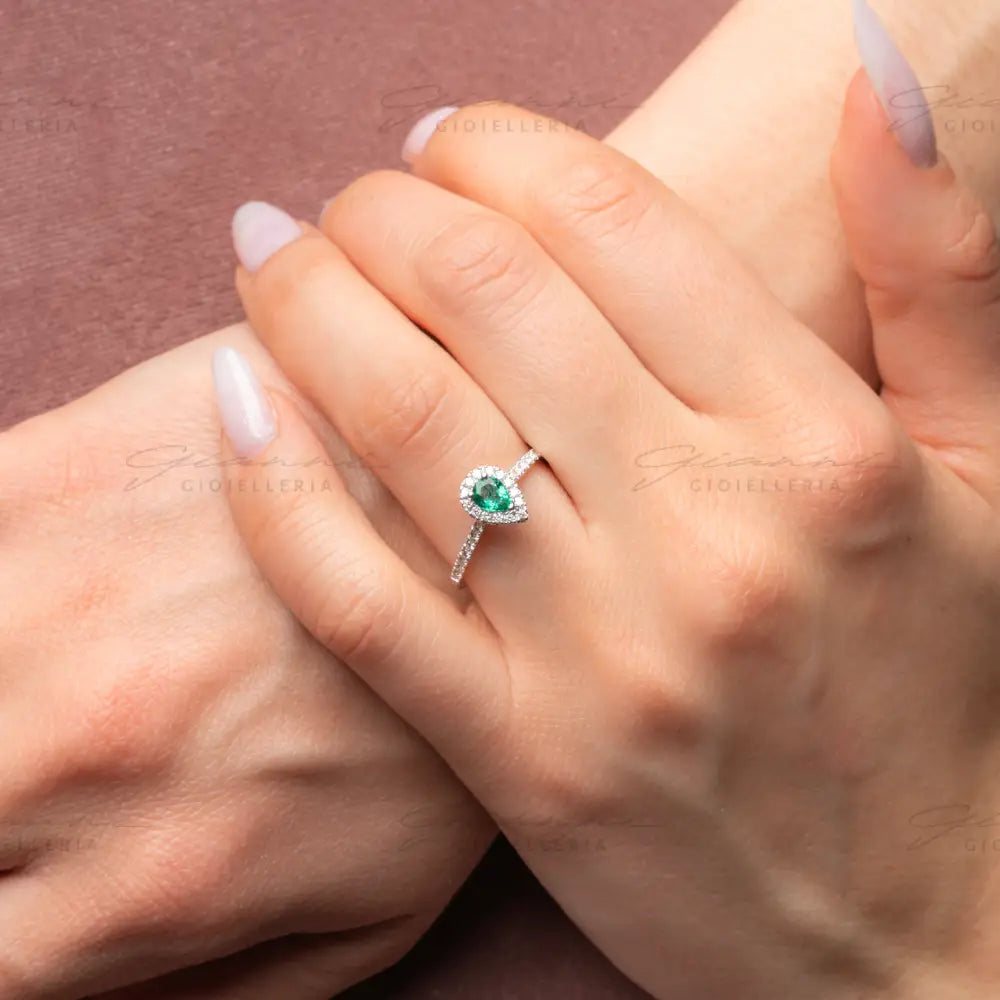 Anello Crivelli - Smeraldo taglio Goccia in Oro Bianco e Diamanti Anelli