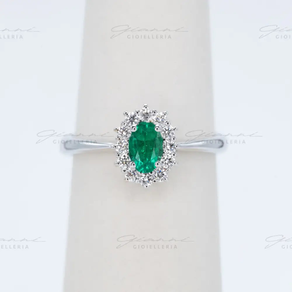 Anello Crivelli - Smeraldo taglio ovale ct. 0,43 e diamanti. Anelli