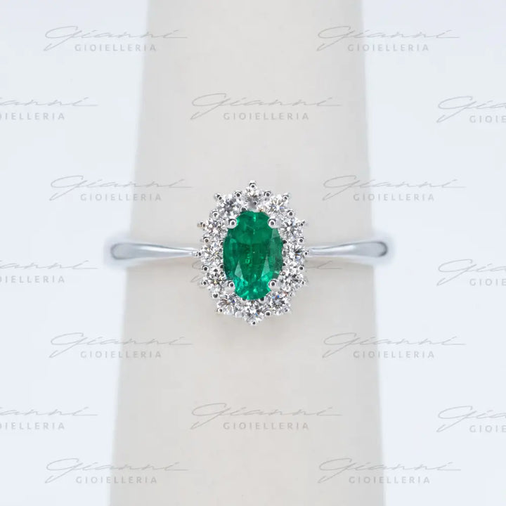 Anello Crivelli - Smeraldo taglio ovale ct. 0,43 e diamanti. Anelli