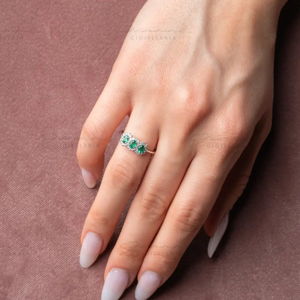 Anello Crivelli - Trilogy con Smeraldi taglio ovale ct. 0,38 e diamanti Anelli