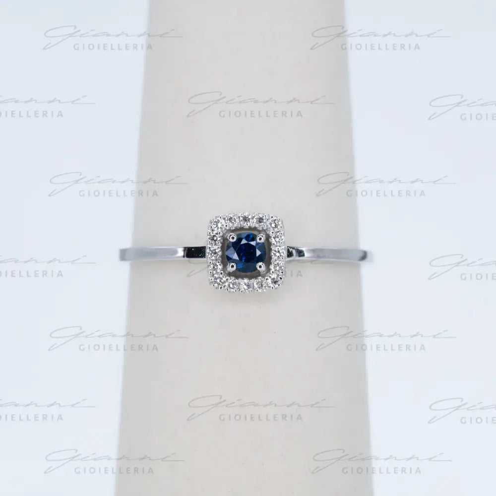 Anello Crivelli - Zaffiro blu e contorno di diamanti Anelli