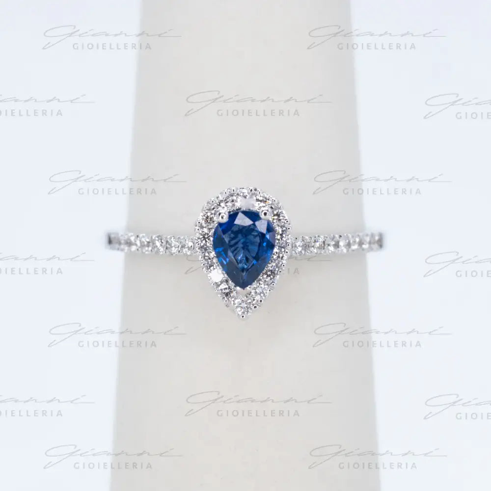 Anello Crivelli - Zaffiro blu taglio goccia ct. 0,42 e diamanti. Anelli