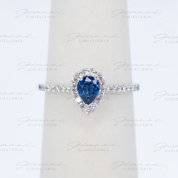 Anello Crivelli - Zaffiro blu taglio goccia ct. 0,42 e diamanti. Anelli