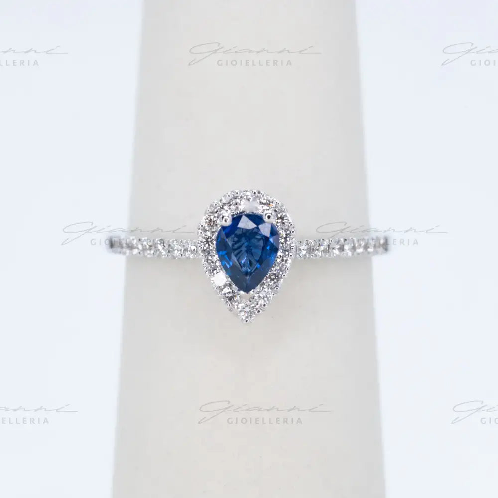 Anello Crivelli - Zaffiro blu taglio goccia ct. 0,42 e diamanti. Anelli