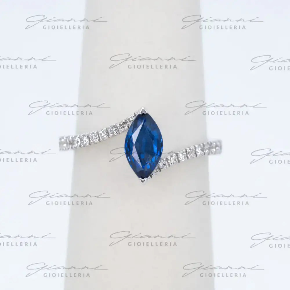 Anello Crivelli - Zaffiro taglio Navette in Oro Bianco con Diamanti Anelli