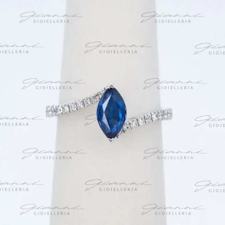 Anello Crivelli - Zaffiro taglio Navette in Oro Bianco con Diamanti Anelli