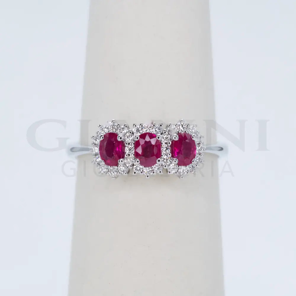 Anello Trilogy con Rubini taglio ovale ct. 0,48 e diamanti Anelli
