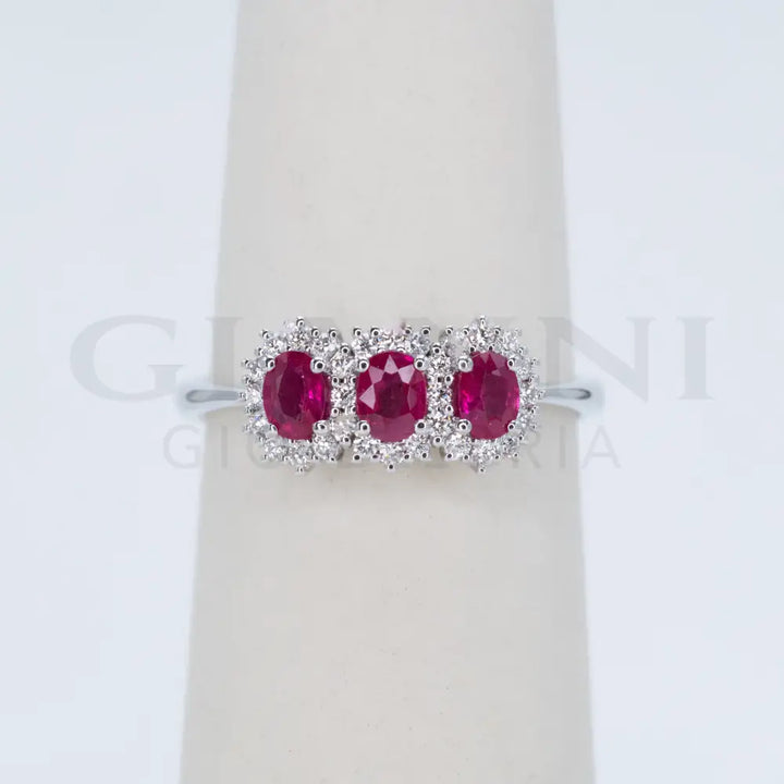 Anello Trilogy con Rubini taglio ovale ct. 0,48 e diamanti Anelli