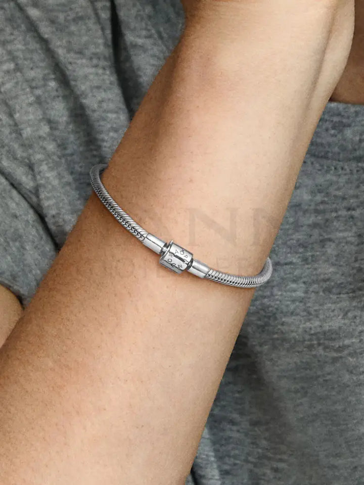 Bracciale Pandora - Moments con Chiusura a Barile Piccolo Bracciali
