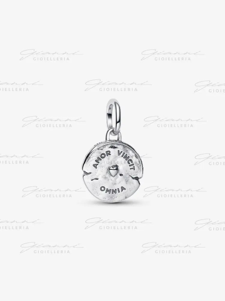 Charm Pandora - Medallion Cuore Sacro ’Amor Vincit Omnia’ Charm