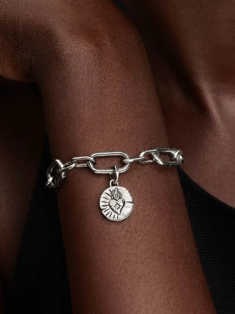 Charm Pandora - Medallion Cuore Sacro ’Amor Vincit Omnia’ Charm