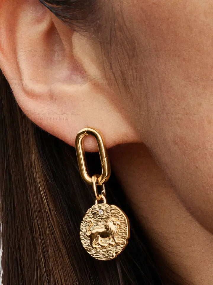 Charm Pandora - Medallion Leone ’Vita Veritas Virtus’ Charm
