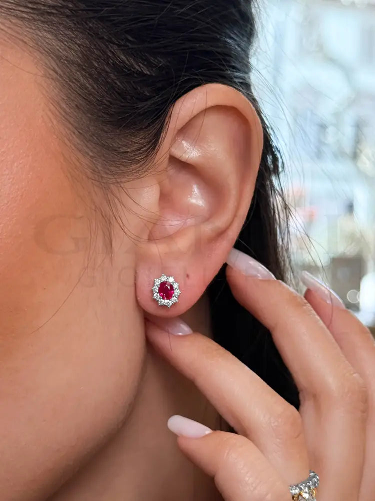 Orecchini Crivelli - ’Kate’ con Rubino 0,90 ct. e contorno di Diamanti in Oro Bianco - Orecchini