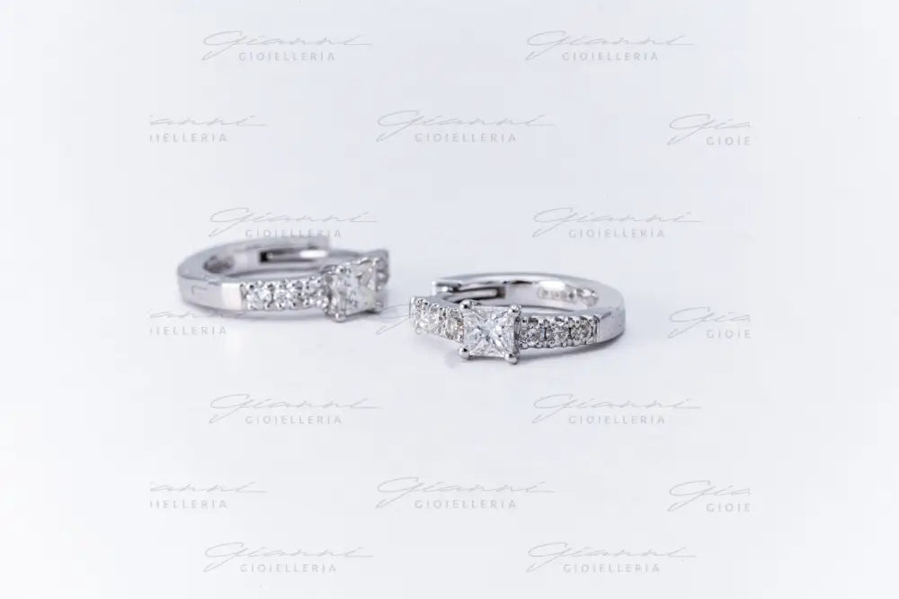 Orecchino Crivelli - Cerchio con diamante centrale e contorno di diamanti Orecchini